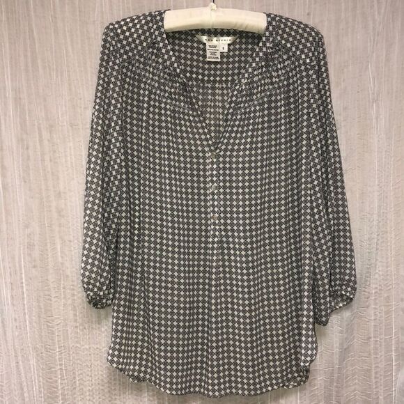 Max Studio S Medallion Print Long Sleeve Pullover 3 Button Front V-Neck Blouse - Picture 1 of 16